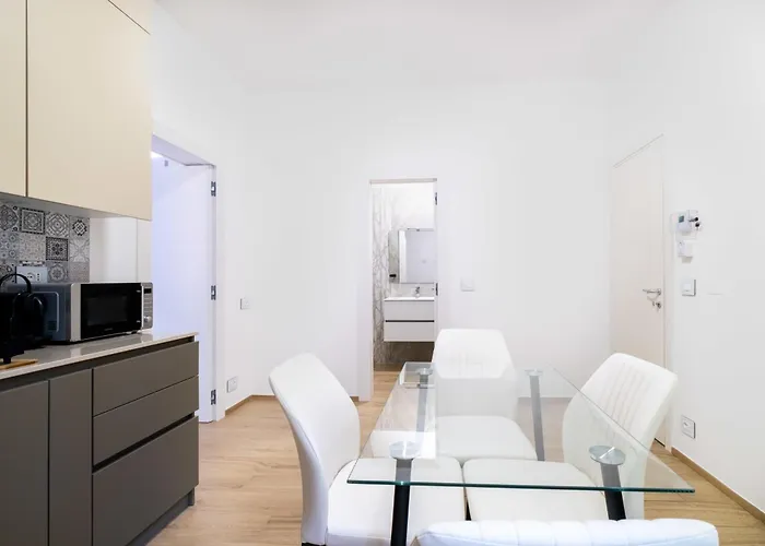 Homeby, Due Agosto Lägenhet